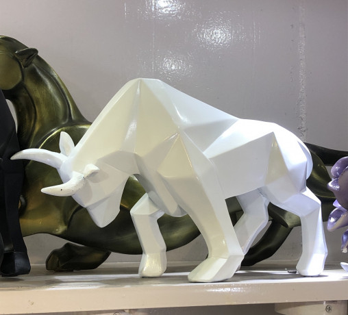geometric-bull-statue-big-0